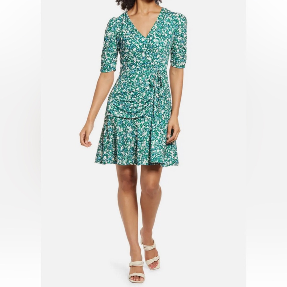 Vince Camuto Women’s Floral Print Ruched V-
Neck Dress Size 6